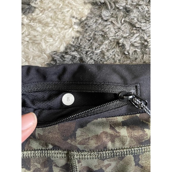Lululemon leggings size 8 - Picture 4 of 4